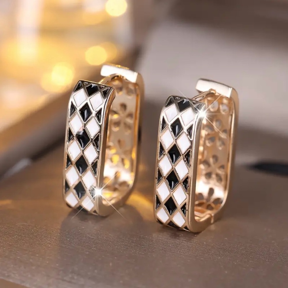 Elegant Gold and Black Geometric Earrings